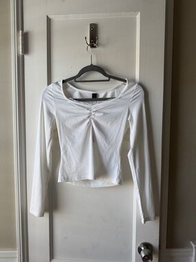 Romwe Women’s White Long-Sleeve Ruched Front Top